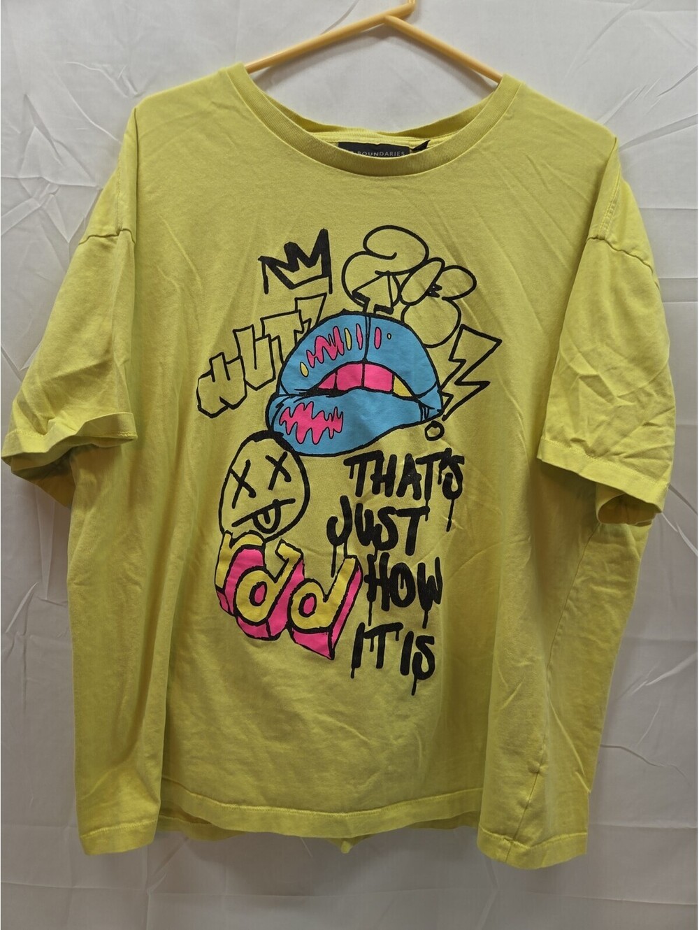 No Boundaries Oversized Yellow Street Art Graphic Crew Neck XL Men's T-Shirt